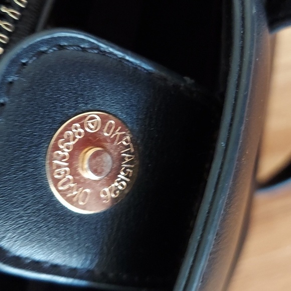 Halston purse. Size- 13,5x9x5 - Picture 6 of 8